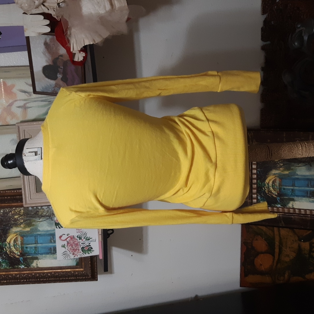 Womens Sweater Sz Small Super Cute Spring Yellow Long Sleeve ZENANA OUTFITTERS - Picture 7 of 7